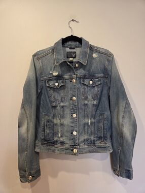 AMERICAN EAGLE Classic Distressed Denim Jacket - Light Blue